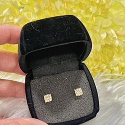 18k Gold Diamond Earring