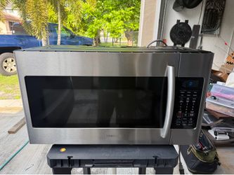 Samsung microwave like new 3 month warranty delivery and installation available