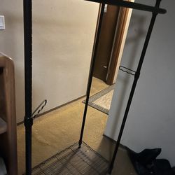 Wardrobe/clothes hanger