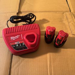 Milwaukee M12 12 Volt Lithium-Ion 2.0 Battery Pack With Charger