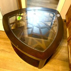 Modern Glass Coffee Table on Wheels – Clean – Easy Move – Springfield IL