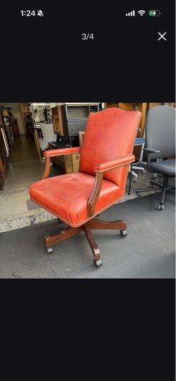 Vintage Ethan Allen Red Real Leather Brass Studded Swivel Exclusive Chair Good Condition