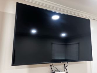 Samsung 55in smart tv and bracket