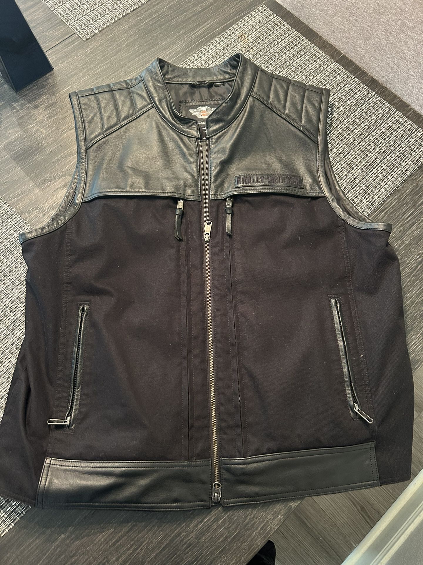 Harley Davidson Men’s Synthesis Pocket System Leather Vest $120 OBO