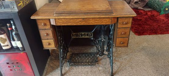 Antique Singer Treadle Sewing Machine (Needs Parts)