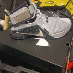 11/2 Men's Lebron Zoom