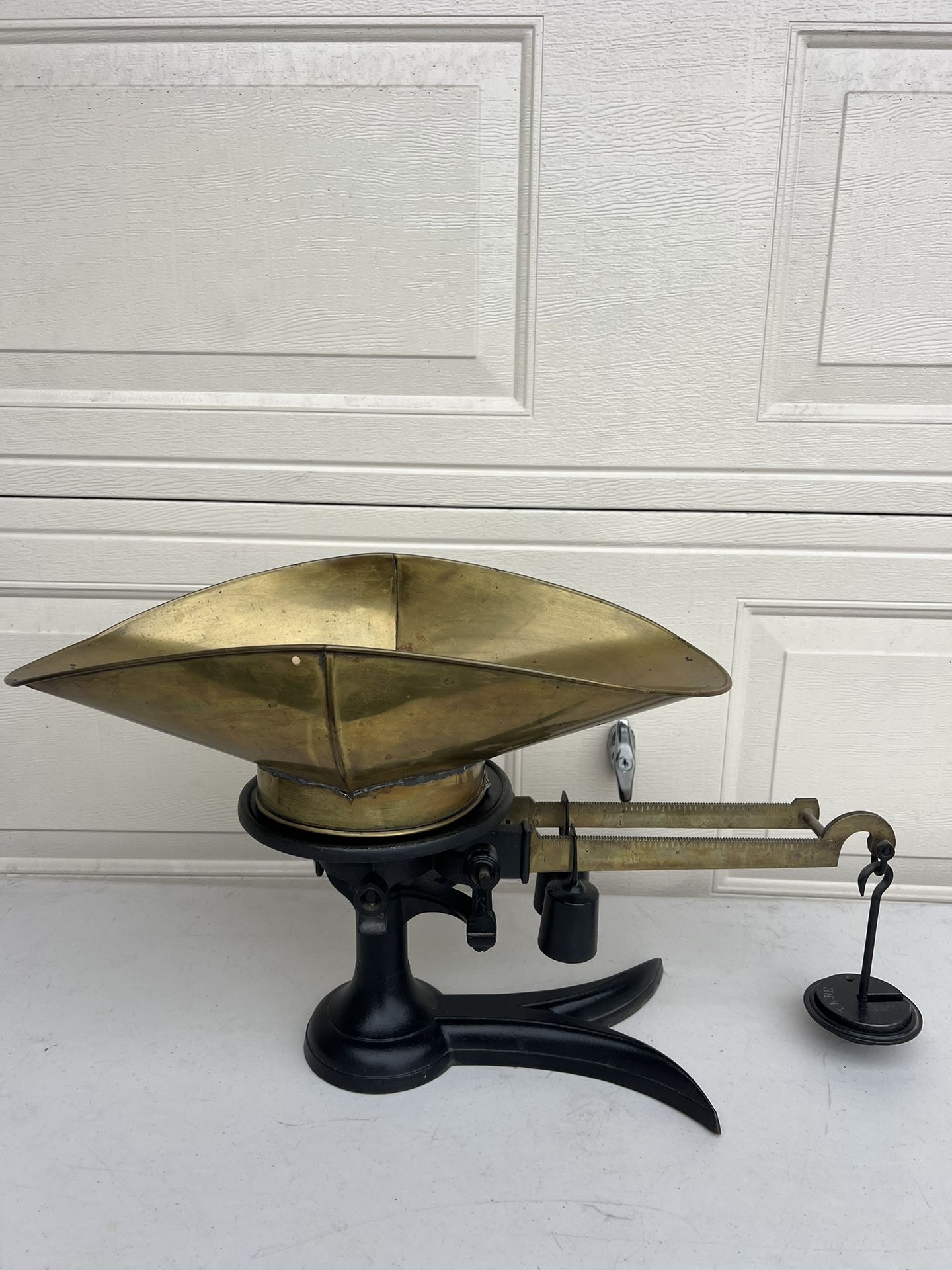 VINTAGE WEIGHT SCALE 