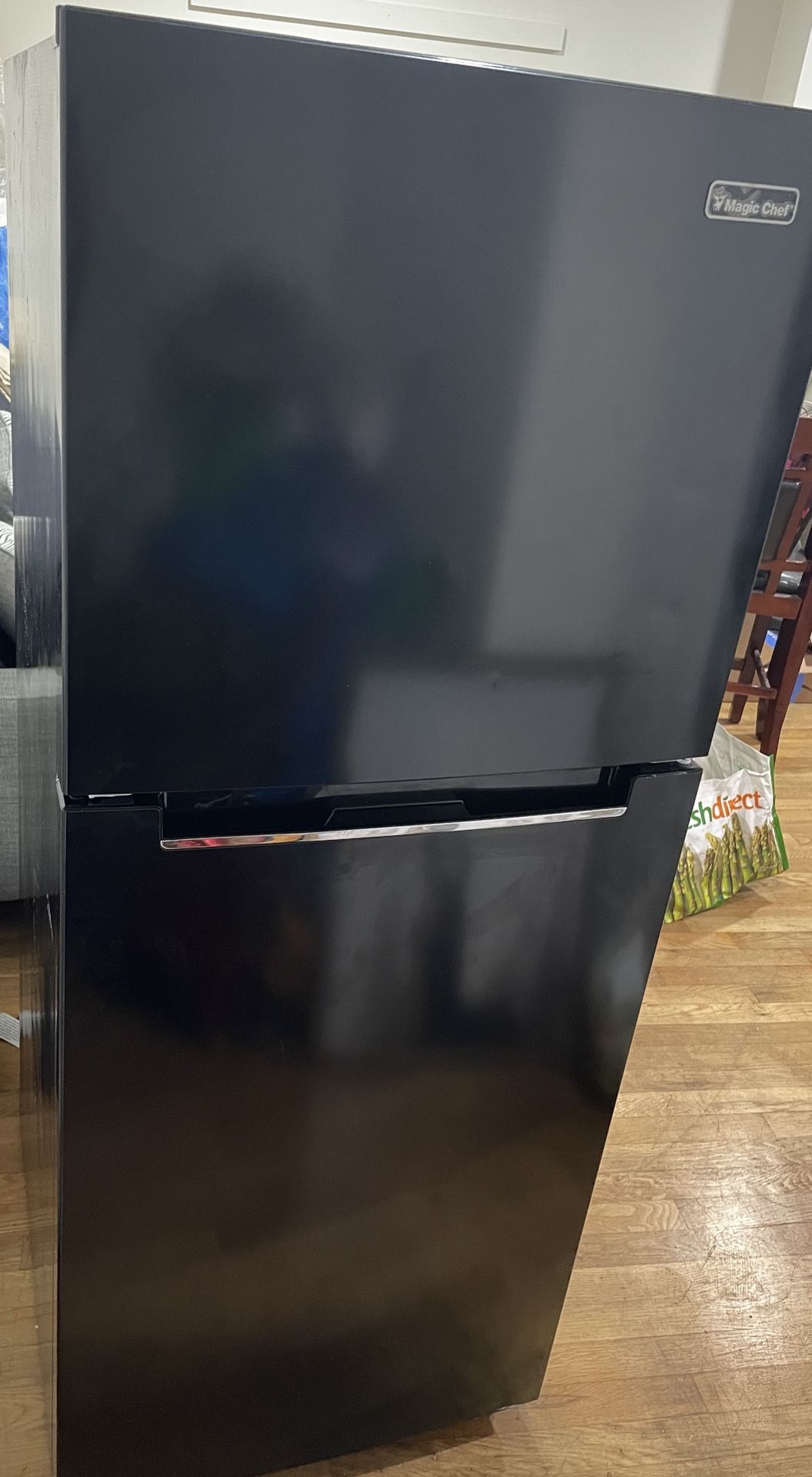 Magic chef Refrigerator https://offerup.com/redirect/?o=MTAuMS5jdQ==.ft 