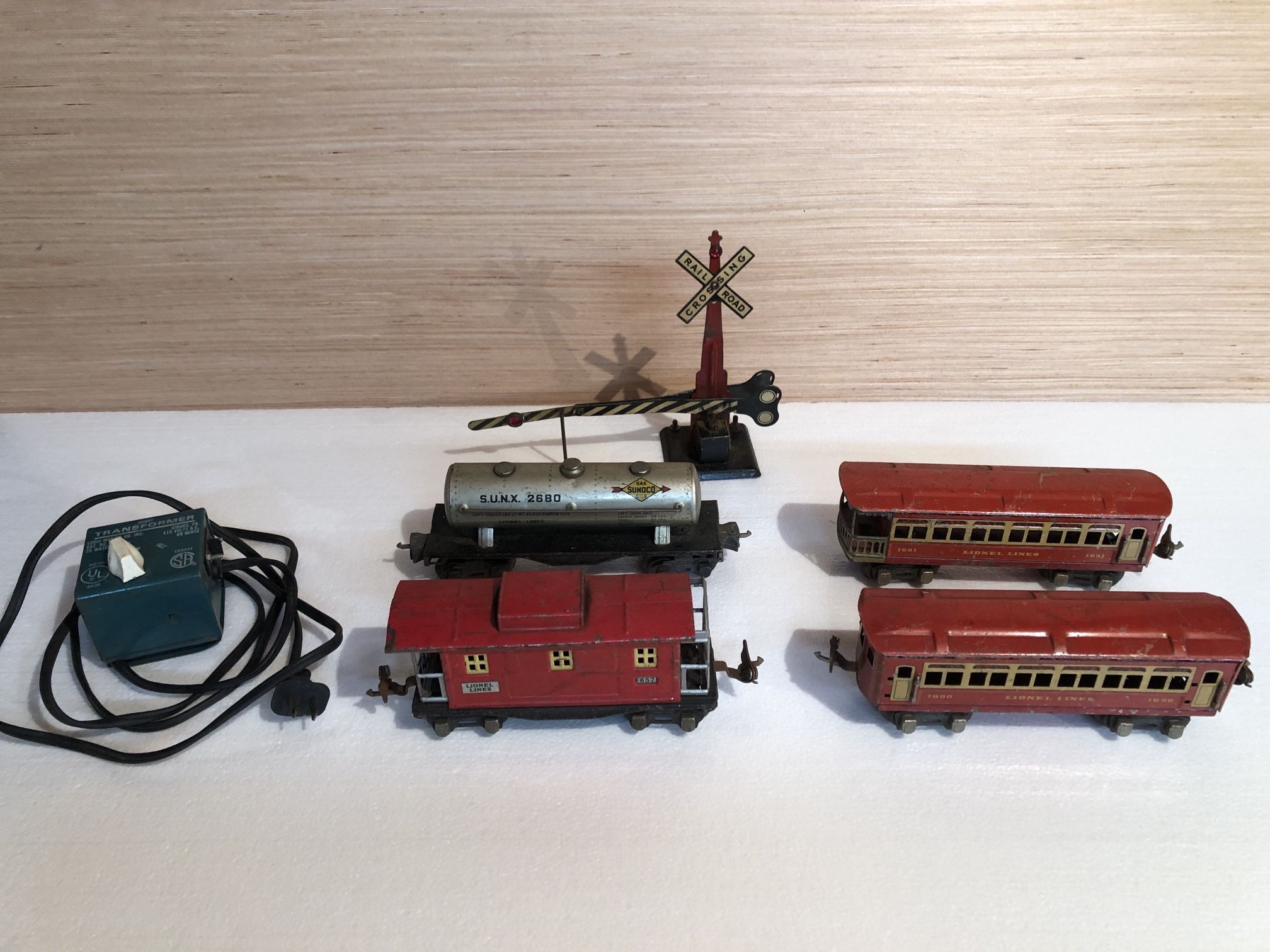 Vintage Prewar Lionel Train Cars