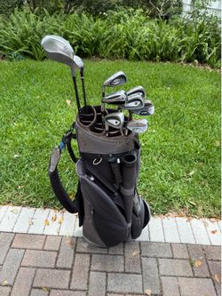 Left handed men’s golf club set. With golf bag