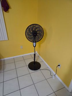TAYLOR SWODEN PEDESTAL FAN WITH REMOTE CONTROL.