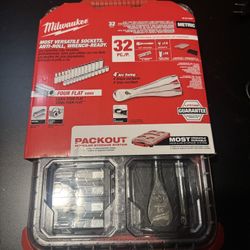 Milwaukee 3/8 in. Drive Metric Ratchet and Socket Mechanics Tool Set with PACKOUT Case (32-Piece)