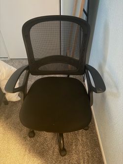 modern ergonomic mesh office chair in great condition.