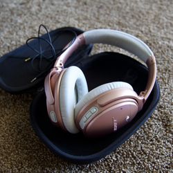 Bose QuietComfort 35 II (Rose Gold) Limited Edition for in Las Vegas, NV - OfferUp