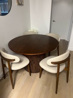 Round Wood Pedestal Dining Table