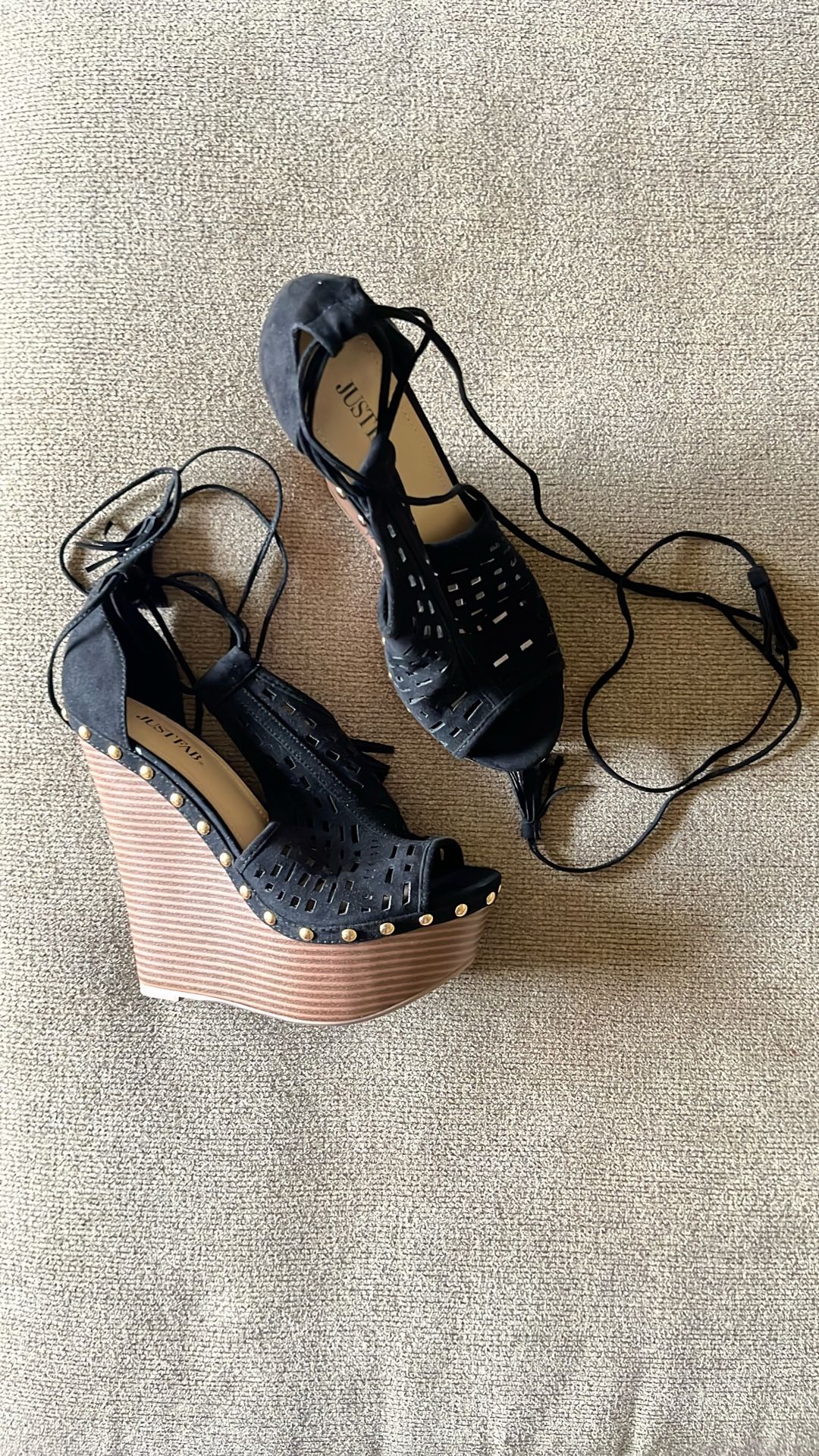 Black Wedges