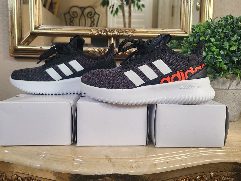 Boy's ADIDAS CLOUDFOAM SIZE 13
