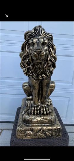 3 foot tall lion statue