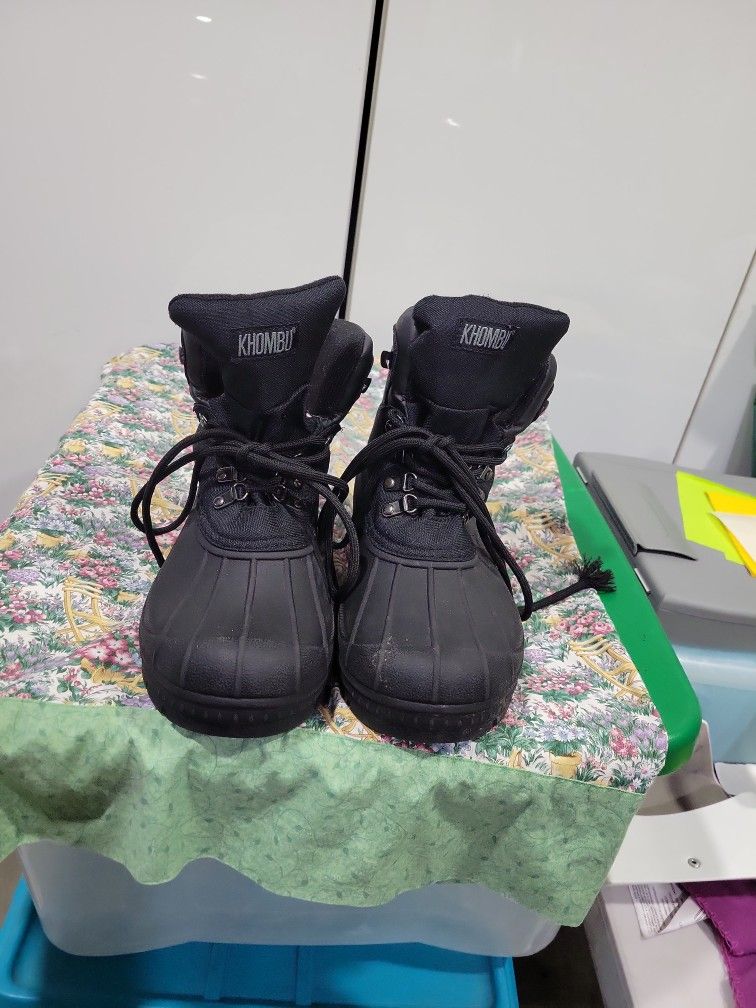 Man's Boots Size 8.hombres