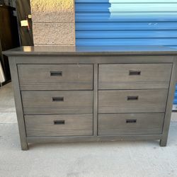 6 DRAWER DRESSER 