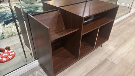 Nice Console for a turntable and albums