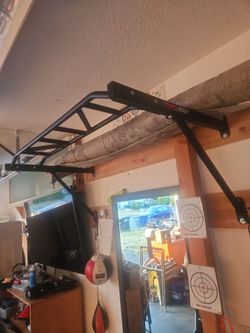 Titan Fitness pull-up bar