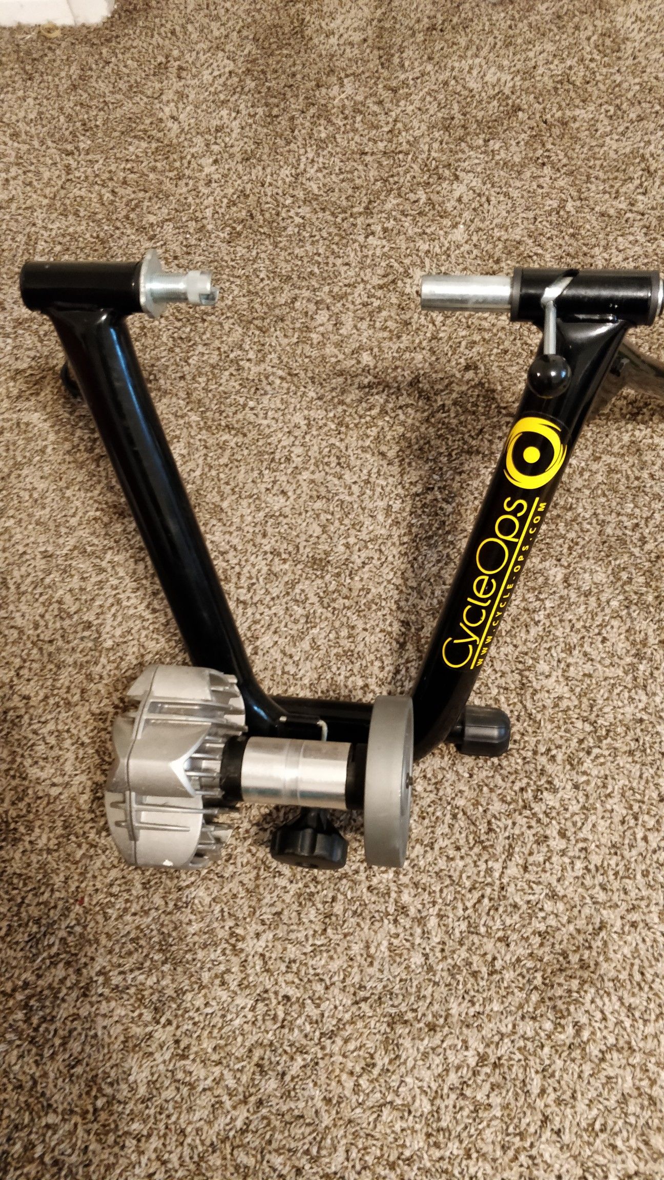 Cycleops fluid trainier with tire OBO