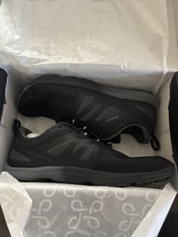 Peluva Toe Shoes Brand New