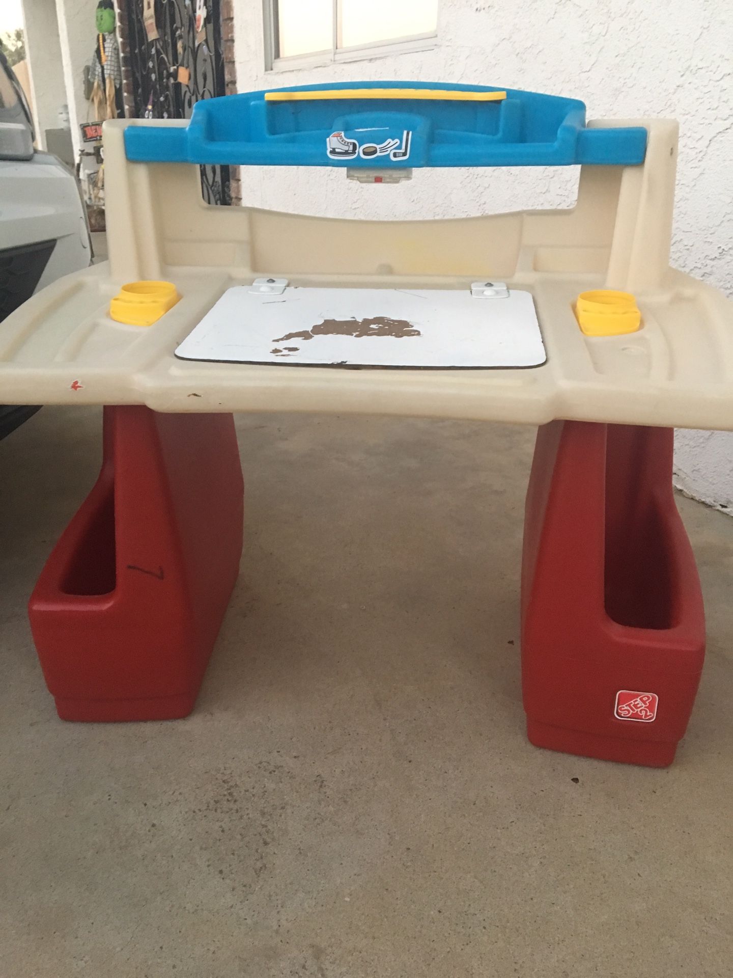 Kids desk