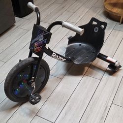 Sponsored

Razor Lightshow Rip Rider 16" Kids' Trike - Black: Steel Frame, 160 lb Capacity