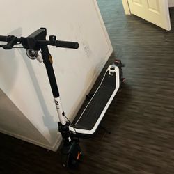 Niu Electric Escooter Pro White (MINT CONDITION