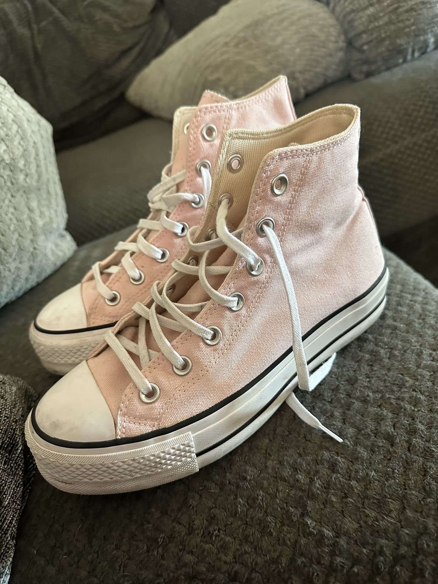 Women’s Converse Light Pink Size 8