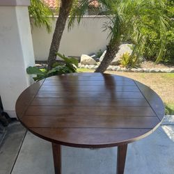 Round Wooden Table With Chairs