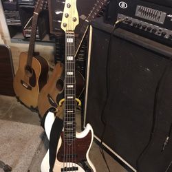 Marcus Miller 5 - String Bass Or Best offer