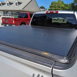 Factory Chevy Tonneau Cover  18 Silverado 5' 8" Bed