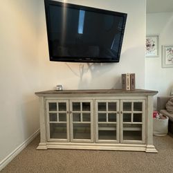 Media Console 