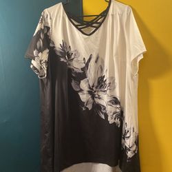 Black and white floral dress with criss-cross straps and side slits - SHEIN Curve 