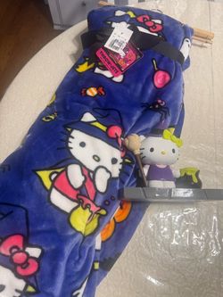 ‼️Hello Kitty blanket and ceramic ‼️set Halloween 2026 Great deal ‼️🧙💜🎃✨