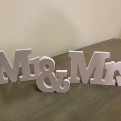 White Mr & Mrs Sign