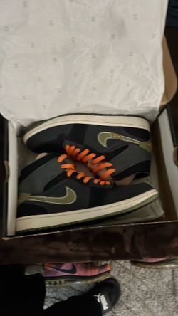 Air Jordan 1 Mid SE