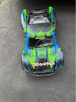 RC Car Traxxas Slash 4x4 Ultimate with extra battery and charger