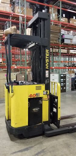 Reach truck forklift low hours
