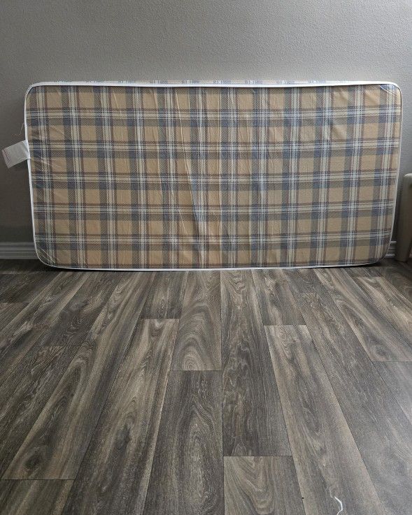 Twin Mattress With FREE 5 Decorative Pillows $35.00