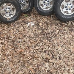 Chevy 6 Log Wheels And Like New Tires 