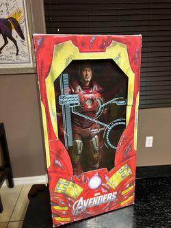 IRON MAN Mark VII Battle-Damaged NECA  18” Figure with Box
