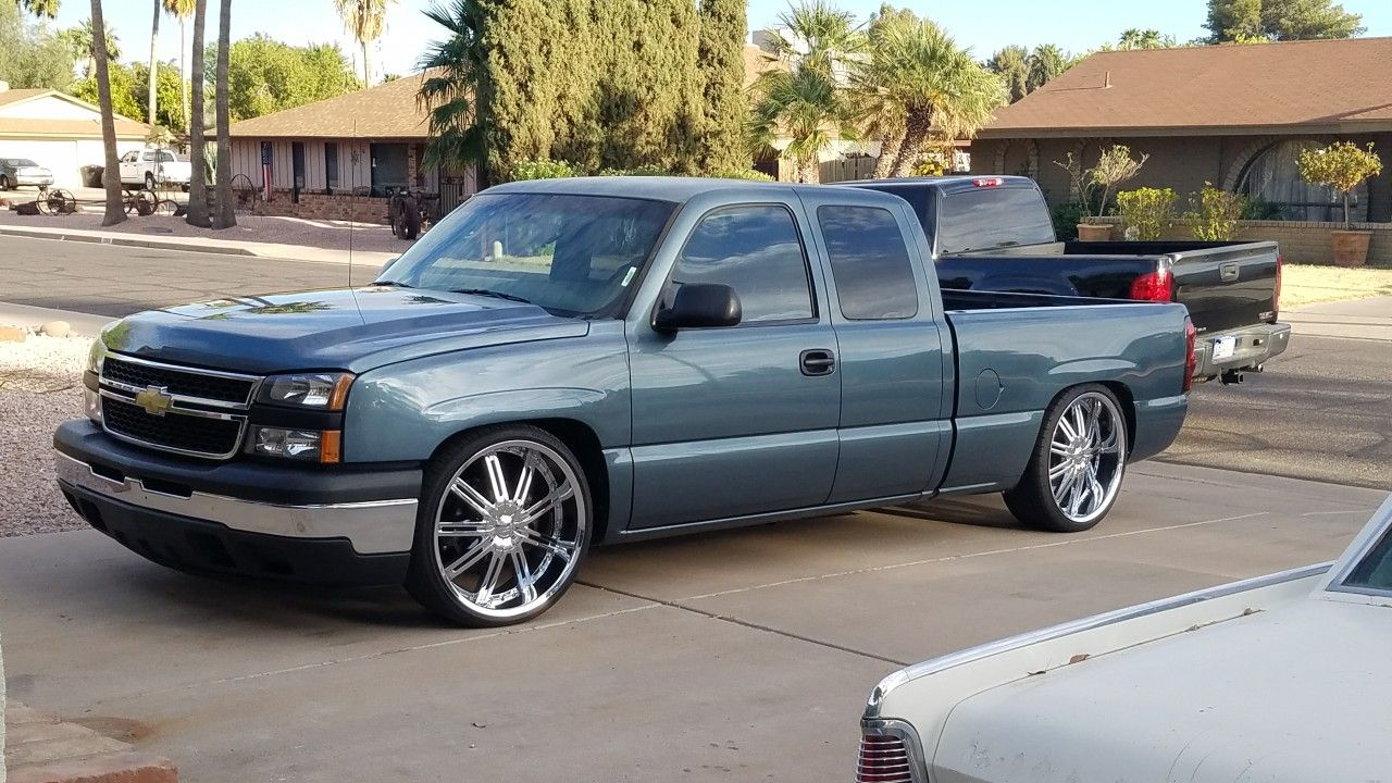 2006 Chevy Silverado 1500 Ext Cab V8 Lowered 24" wheels - $8500obo