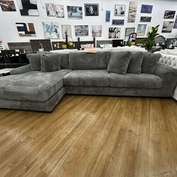 🛋️ FLOOR MODEL BLOWOUT – Sofa Chaise Combo