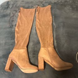 Tan Knee Hight Heels.