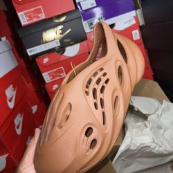 Yeezy Foam Runners Clay Red 12M