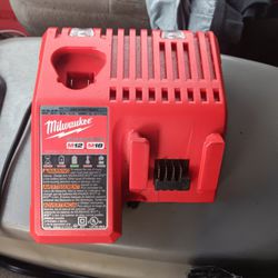 Milwaukee M12 And M18 Battery Charger 